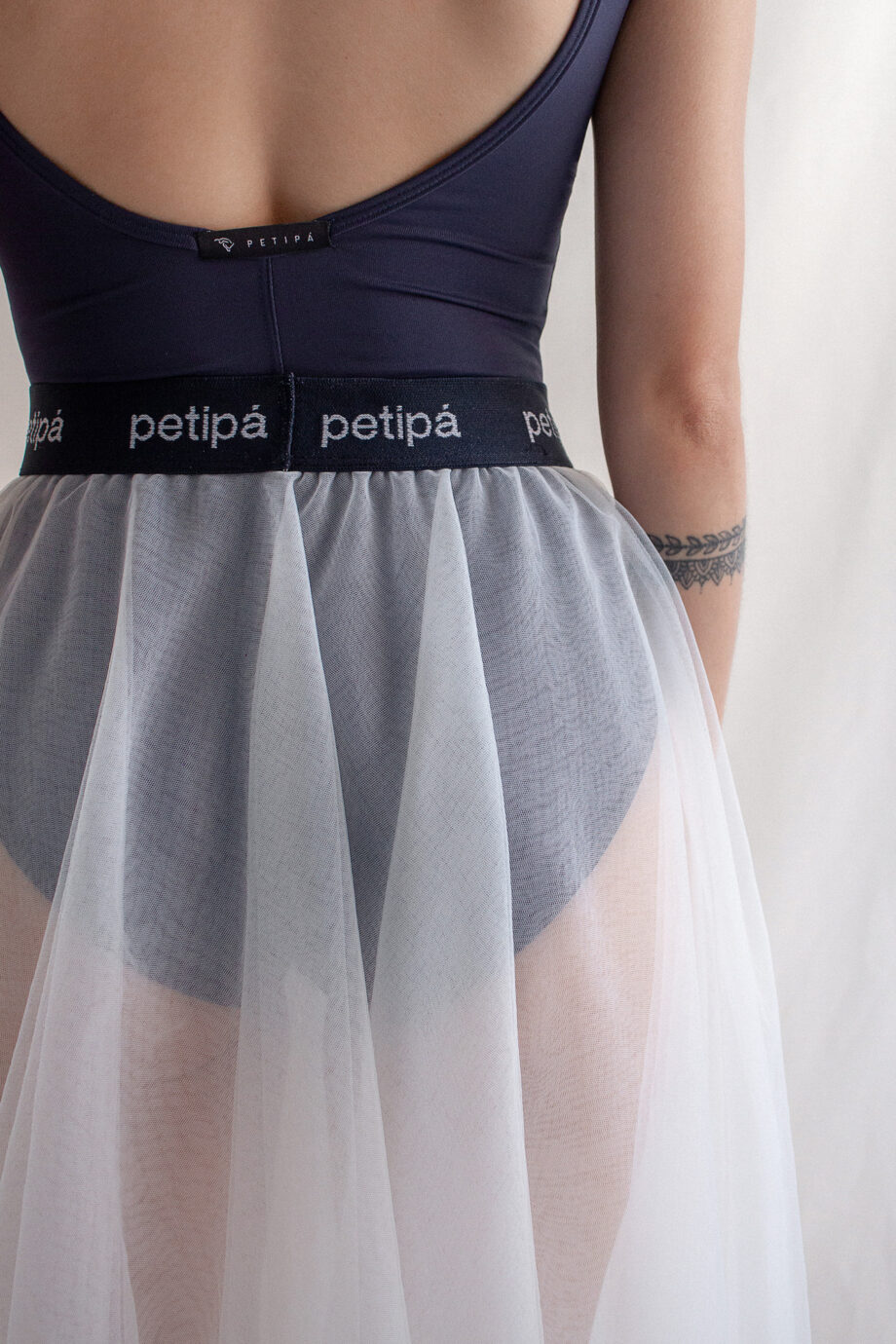 Saia Tule Liso com Cós Azul Marinho Petipá Nude